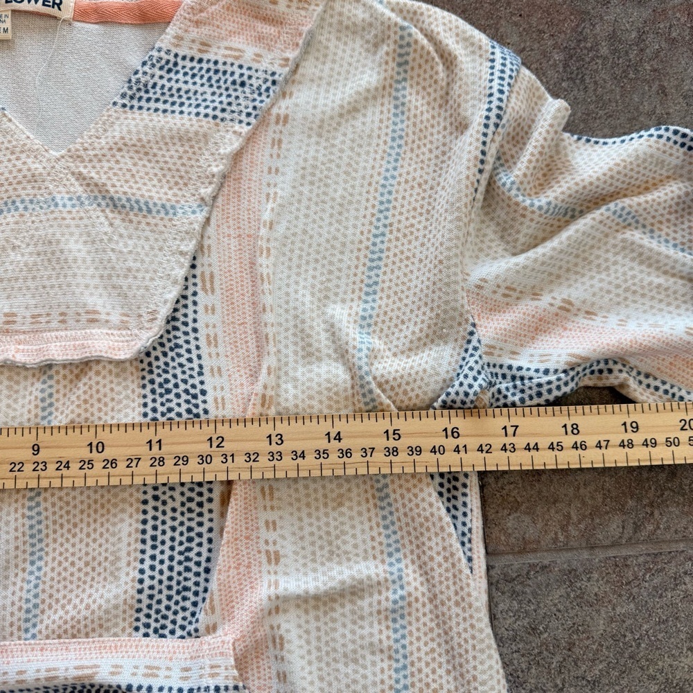 Wallflower Beige and Orange Patterned Hooded Shirt Size Medium - Picture 5 of 8